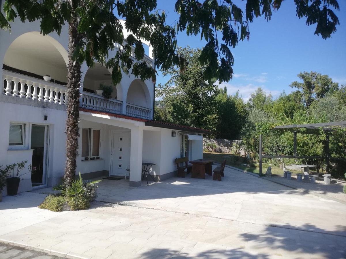 Apartman Nevia Lka Opric Exteriér fotografie