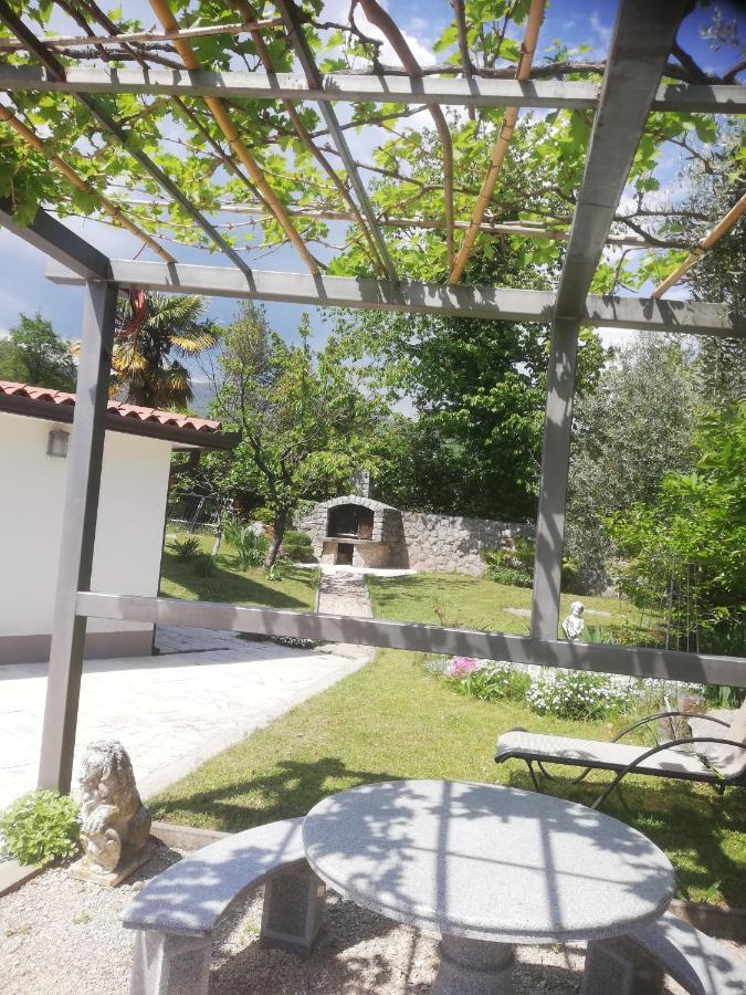 Apartman Nevia Lka Opric Exteriér fotografie